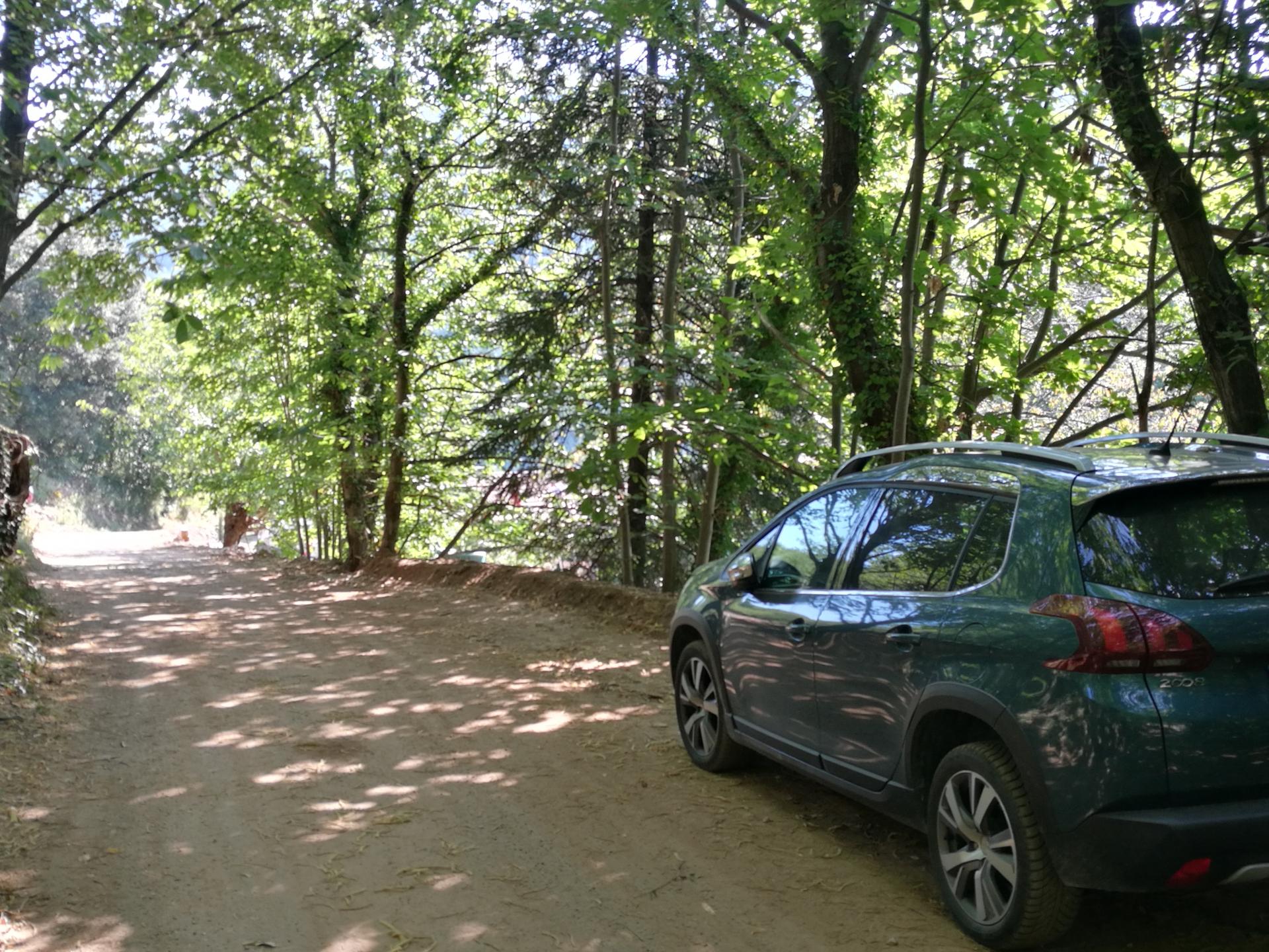Parking privé ombragé