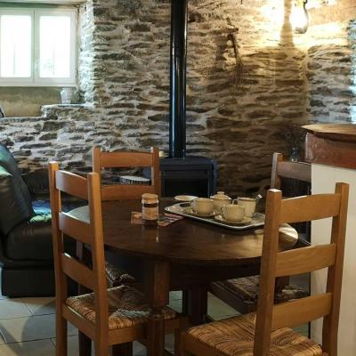 Espace repas du gite Castagnere en Cévennes