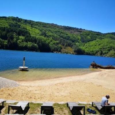 La plage du lac de Villefort @ Gite Castagnere
