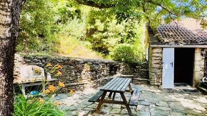 Terrasse ombragee gite castagnere cevennes